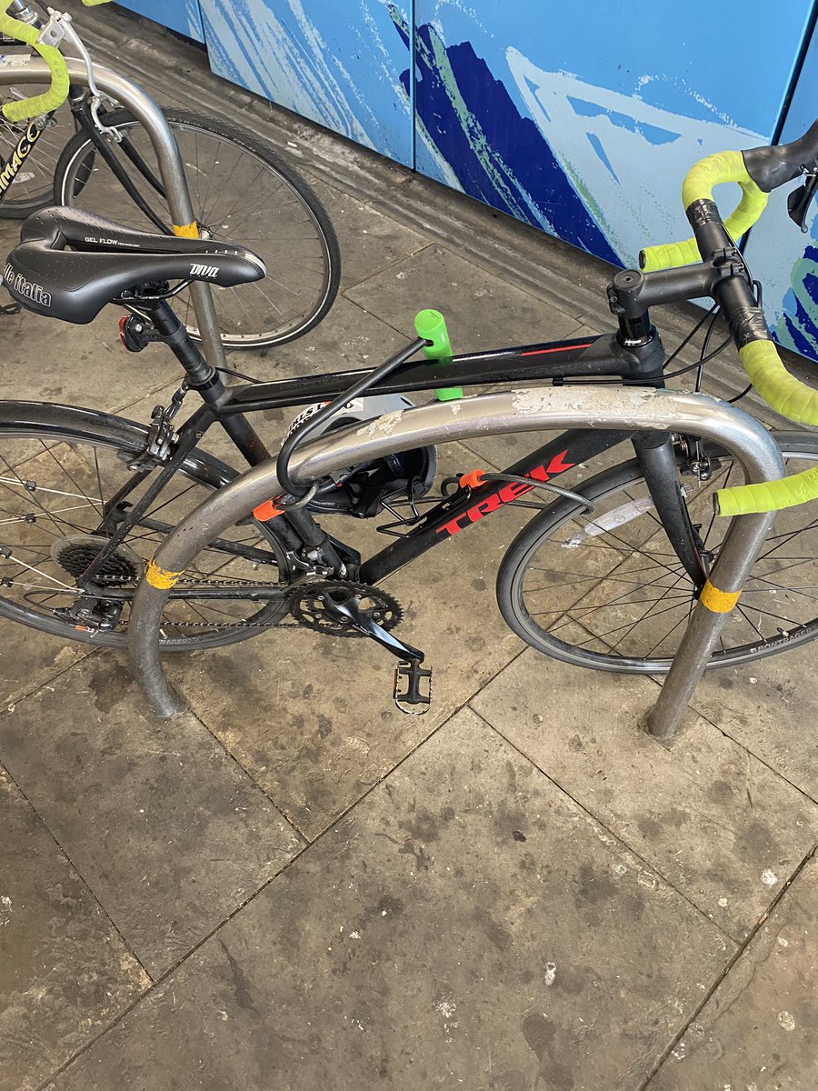 cals033's tweet image. @StolenRide bike stolen on stoke newington road overnight. 💔

Men’s Trek domane in black and red with green handlebar tape on and women’s saddle. Black bottle cage and branded with @WaterlooCC on it in red. Please help me find! 50£ no questions asked for it’s safe return- DM me!