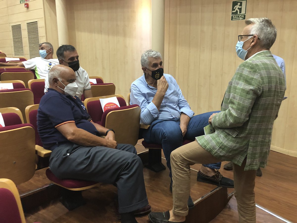 Condavision's tweet photo. Inauguración del Sport Weekend de Bonares en la tarde de hoy con la conferencia “El Valor de la Diferencia” por el gran Fernando Romay @AytoBonares @fernandoromay1 https://t.co/ZzLhMa9paX
