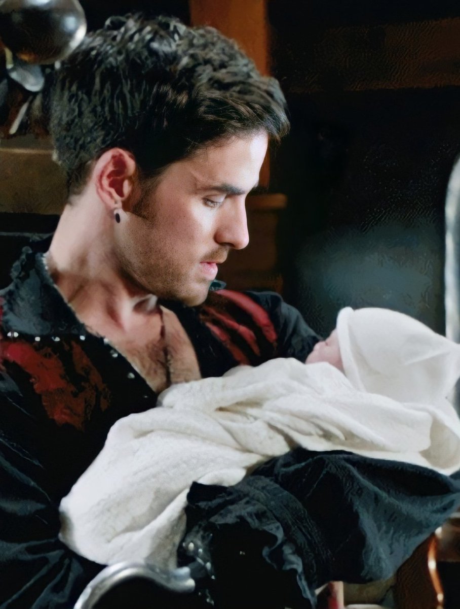 EnchantedSwans's tweet photo. 📷 Daily pic

Killian &amp; baby Alice. 🥺😍❤️
#knightrook #wishhook #colinodonoghue #odonocrew https://t.co/vBL1PfFKH1