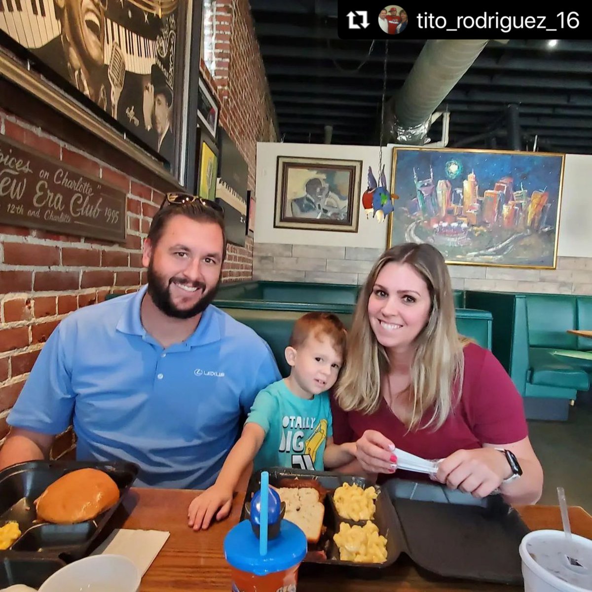 jacksbarbque's tweet photo. Happy #FanFriday from Jack’s!
.
.
.
#jacksbarbque #nashville #tennessee #foodie #foodies #weekend #jacksbbq #friday #jacksbbqnashville #bbq #bewleypits #foodiesofinstagram #nasvillefoodie https://t.co/O36bs5ViH4