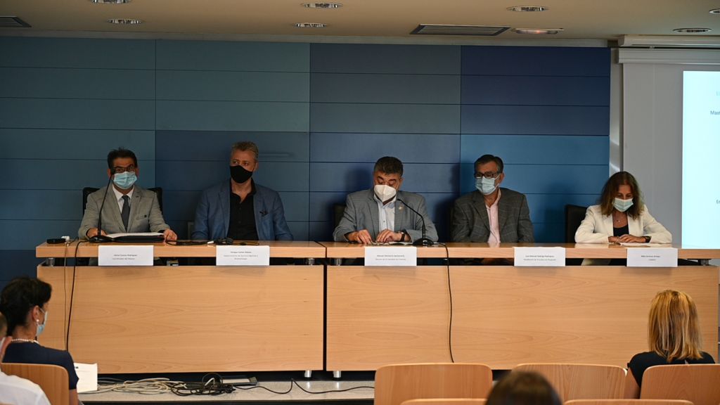 fuam_uam's tweet photo. Hoy participamos en la Clausura del Máster Universitario en Gestión de Residuos y Aguas Residuales para la Recuperación de Recursos de la Facultad de @CienciasUAM de la @UAM_Madrid, junto con @ferrovial_es @Enresa @signusecovalor @HacesMas.

#BeFormación #BeFUAM #SomosUAM https://t.co/TBAA2hdF4H