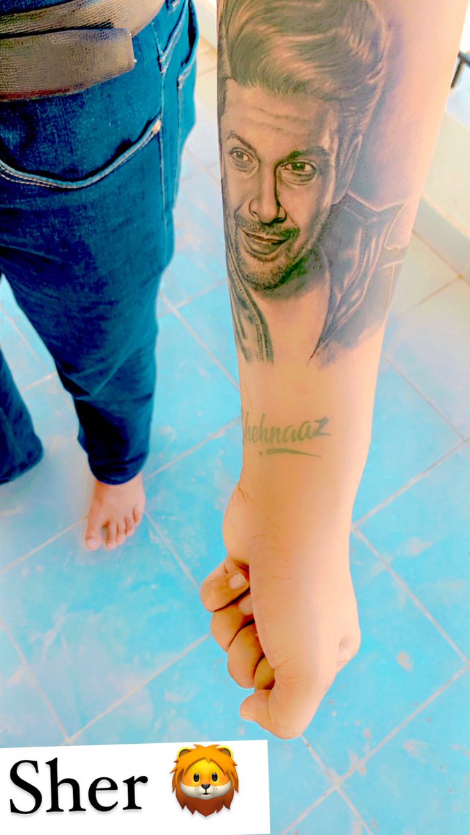 sukainahusyn's tweet photo. Tattoo is a very big thing, this isn't any publicity stunt it stays on your body forever. This is pure love and respect shehbaz has for sidarth , a man who loved his sister the way Baaz did. I'm in tears ❤️❤️😭
#SidNaaz @ShehbazBadesha https://t.co/mx8mnuqtJi
