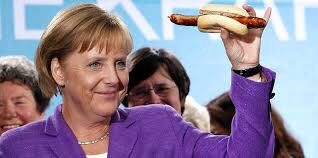novotny_l's tweet photo. Kdo si v 🇩🇪 nedá fotku s 🌭 bratwurstem, ten jako by v politice nic nebyl 😉 https://t.co/onHlkNI5aF
