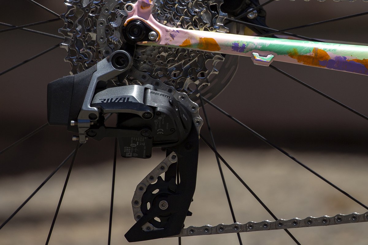 Which <a href="/SquidBikes/">Squid Bikes</a> Gravtron are you gravitating towards...tiger camo or watercolor? We'll take both with Rival #eTapAXS, please. 😍 Full build galleries here: bit.ly/3mQ6pzX