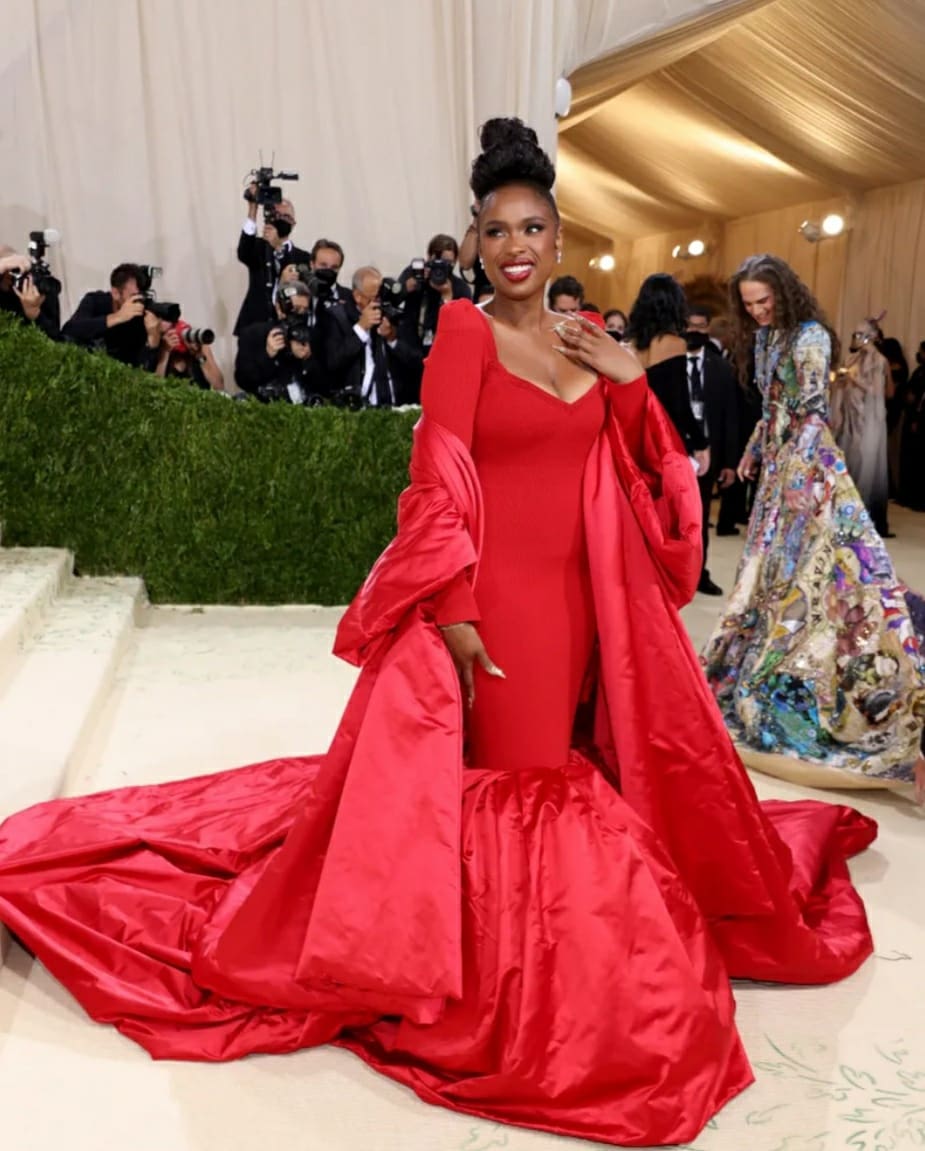 stylemxofficial's tweet photo. ROJO 🍒
Fue el color predominante de la #Metgala 2021 y ya lo hemos visto como tendencia en los #redcarpet anteriores

#metgala2021 #red #reddress #trending #trendingfashion #trends #trendalert #tendencias #mexico #fashionmagazine #stylemag #stylemagazine #moda #fashionlover https://t.co/hzNDFEitvX