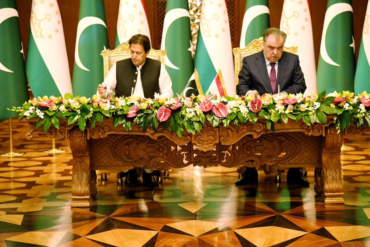 Prime Minister of Pakistan <a href="/ImranKhanPTI/">Imran Khan</a> and President of Tajikistan Emomali Rahmon participated in a ceremony regarding signing of Agreements/MoUs between Pakistan and Tajikistan. 🇵🇰🤝🇹🇯 

#PMIKatSCOSummit