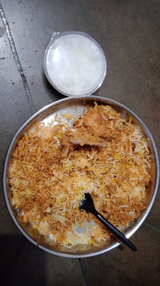srkfreak02's tweet photo. @swiggy_in Dear swiggy wtf food quality u r surving...This is unacceptable... 
This food quality is extremely bad. https://t.co/741q3D0IMl