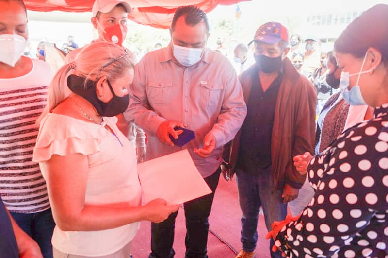 AlcaldiaSMarino's tweet photo. #17Sep El alcalde @FranciscoGpsuv, acompañado de la primera combatiente Mauris González, Concejales y equipo de trabajo, presidió los actos en homenaje póstumo al recientemente fallecido, exconcejal y exalcalde de la jurisdicción marinera, Eligio del Valle Hernández. #EpaVacúnate https://t.co/3COJa9K0kZ
