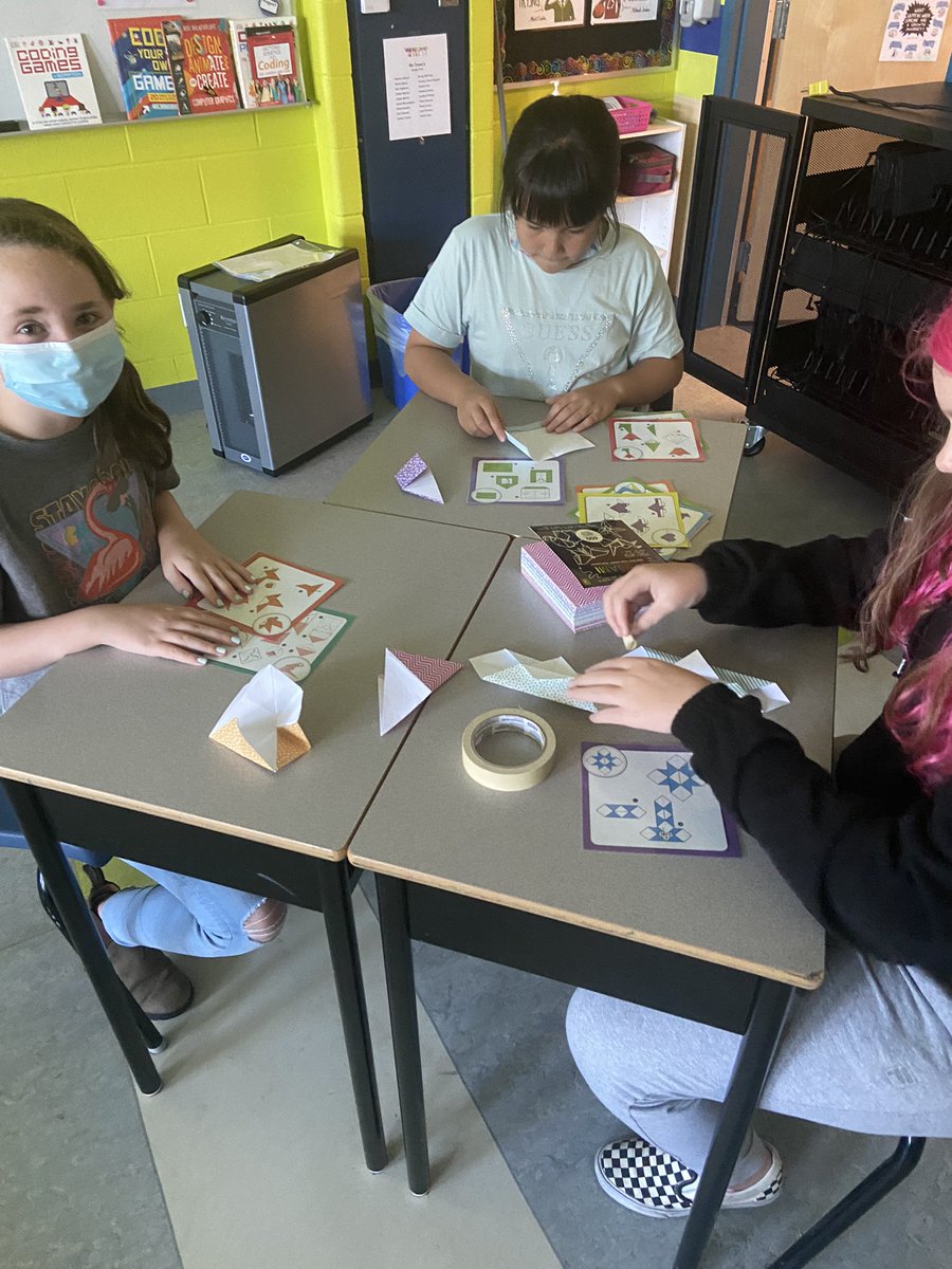 HDDawe's tweet image. Exploring our classroom markerspace! #origami #problemsolving  #trailanderror  #criticalthinking @BrooksideInt @brilliant_labs