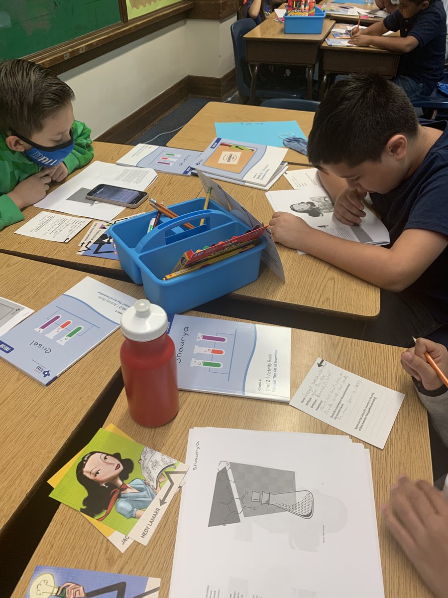 CharlesNashES's tweet photo. Roadrunners collaborating has they research inventors. 
#NashFamily #growingtogether #Amplify @hcabal1 @jerry_moore2 @FortWorthISD  @BlancaGalindo11 @bchkelley https://t.co/TOQmJeHXBe