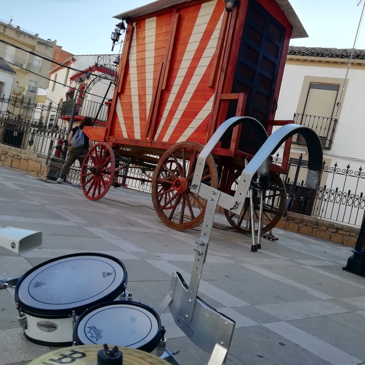 👉Ya está todo preparado para arrancar a las 20;00.

🎪No os lo perdáis 💀

#engañaralaparca #teatro #circo #muerte #cuentos #fiestademozos #turismo #festival