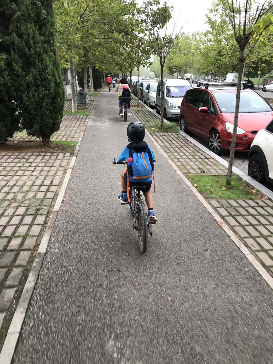 Avui hem estrenat el primer #Bicibús de l'escola <a href="/BasesLes/">Escola Les Bases</a> #Manresa i estem molt contentes! Ha estat una gran experiència! Pedalem per a una ciutat més amable, segura i sostenible! 🚲💚🌍