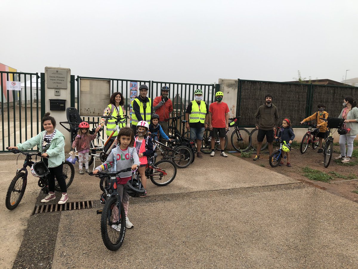 BicibusLesBases's tweet photo. Avui hem estrenat el primer #Bicibús de l'escola @BasesLes #Manresa i estem molt contentes! Ha estat una gran experiència! Pedalem per a una ciutat més amable, segura i sostenible! 🚲💚🌍 https://t.co/OnykIVchnk