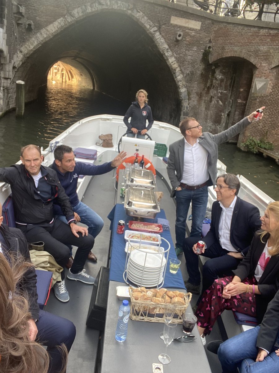 AppaltiBV's tweet photo. Samen met gewaardeerde klanten sluiten we de week af met een gezellige vaartocht door de mooie grachten van Utrecht! #zetkoersmetAppalti https://t.co/sNWoXKyadW