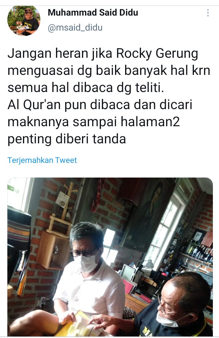 Ayang_Utriza's tweet photo. Ysh. @msaid_didu: benarkah Bapak banyak 'makan' duit haram? Dulu saat jadi pejabat, apa sering "malingi duit rakyat"?

Kata para guru saya: orang yg suka makan haram itu, tidak akan menghargai ajaran agamanya (suka korupsi, khamar, zina, dll.).

Skrg Anda sdg menista Alquran?😡🤬 https://t.co/NopB8mdrtZ