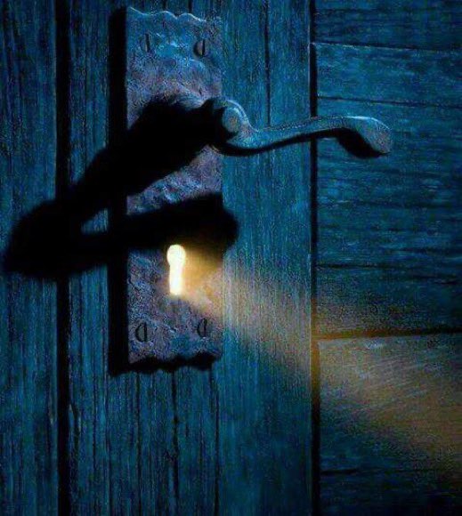 "Yusuf peygamber (as) bütün kapıların kapalı olduğunu biliyordu ama Allah için kapalı kapılara doğru koştu ve bütün kapılar ona doğru açıldı. Dünyanın bütün kapıları yüzüne kapansa da, yine de koş.

Çünkü senin ve Yusuf'un Rabbi birdir"