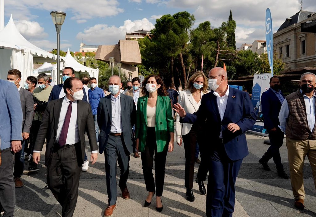 IdiazAyuso's tweet photo. La @Feria_VEM os espera en Colón.

@ComunidadMadrid apuesta por el cuidado de la Naturaleza, la innovación y el progreso económico. Todo es compatible sin prohibiciones, sino con soluciones imaginativas y eficaces. Cuidamos el Medio Ambiente sin restringir la libertad. #VEM2021 https://t.co/GIdIQsSi6m