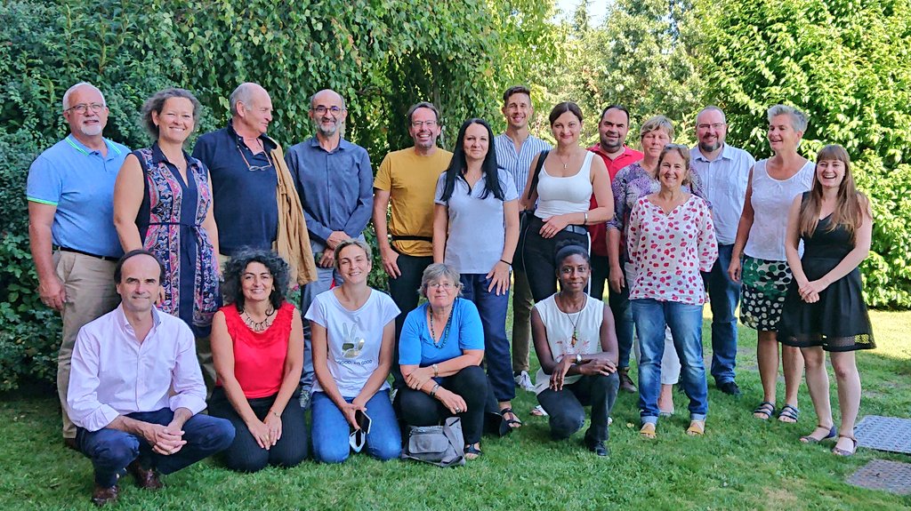 EleveursChevres's tweet image. 2ème et dernière journée d'AG de #FACEnetwork (réseau européen fermier) centrée sur l'état des lieux de la diffusion du #GBPHeuropeen 🇪🇺

➡️ La #FNEC a présenté la diffusion en France coordonnée par @InstitutElevage, en lien avec la @FNPLait et les techniciens #PLF 🐐🐄🐑