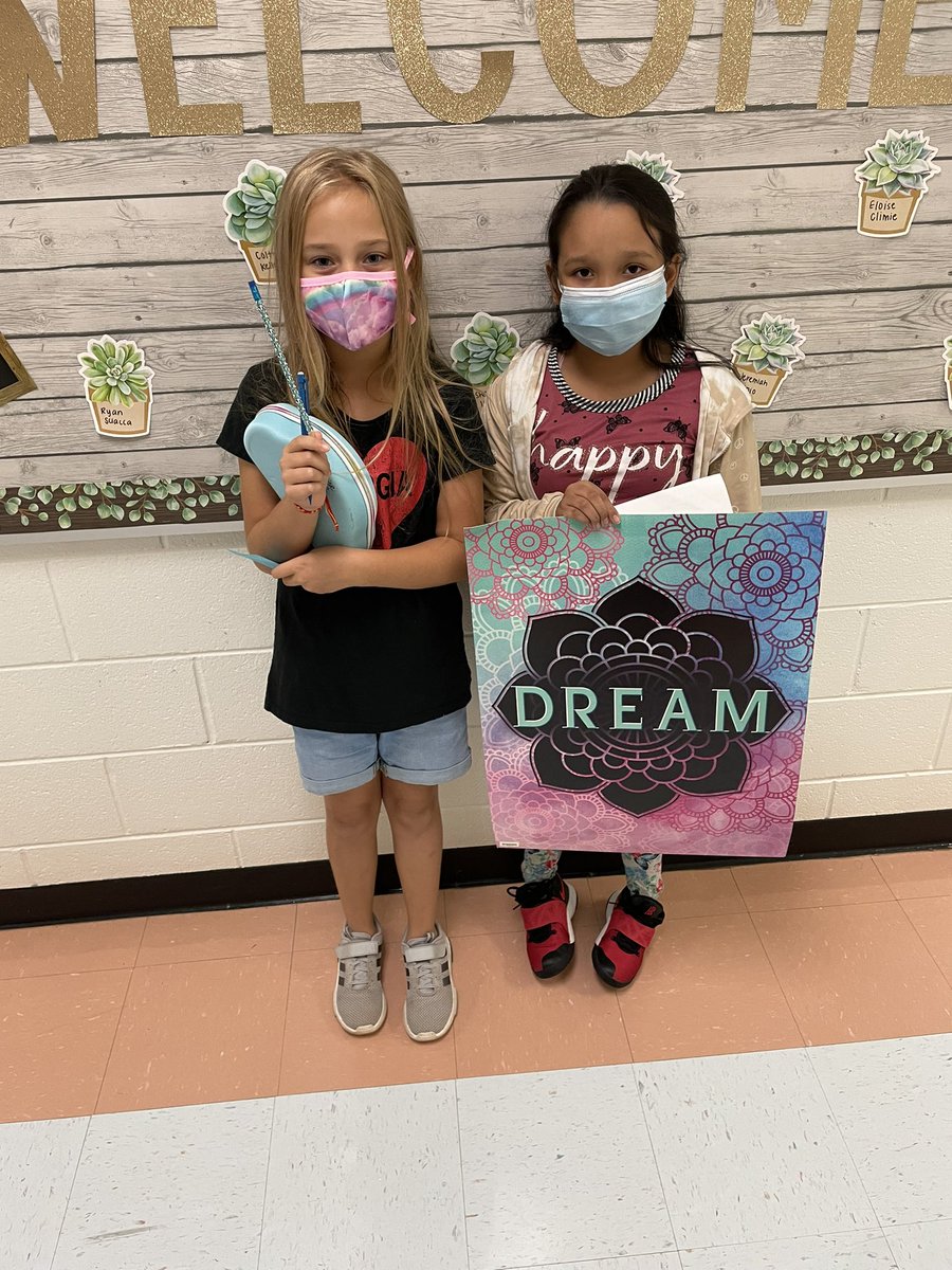 Eloise and Jocelyn were the winning secret students in Second Step today! Way to be bright knights girls! <a href="/NHE_HCS/">NHE_HCS</a> #onehope #secretstudent
