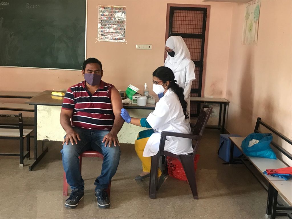 Namma_Bengaluru's tweet photo. Today's Mega Vaccination drive @Namma_Bengaluru with AVAS, RWAs &amp; Citizen volunteers conducted camps in 9 locations with more than 1500 beneficiaries being vaccinated today. #BengaluruFightsCorona #Preventthirdwave #Thirdwavebeda #IndiaFightsCorona #Unite2FightCorona #Bengaluru https://t.co/EFlsdWiWCi