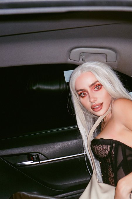 Spoil me❤️❤️❤️ https://t.co/3VV3BrBPBN