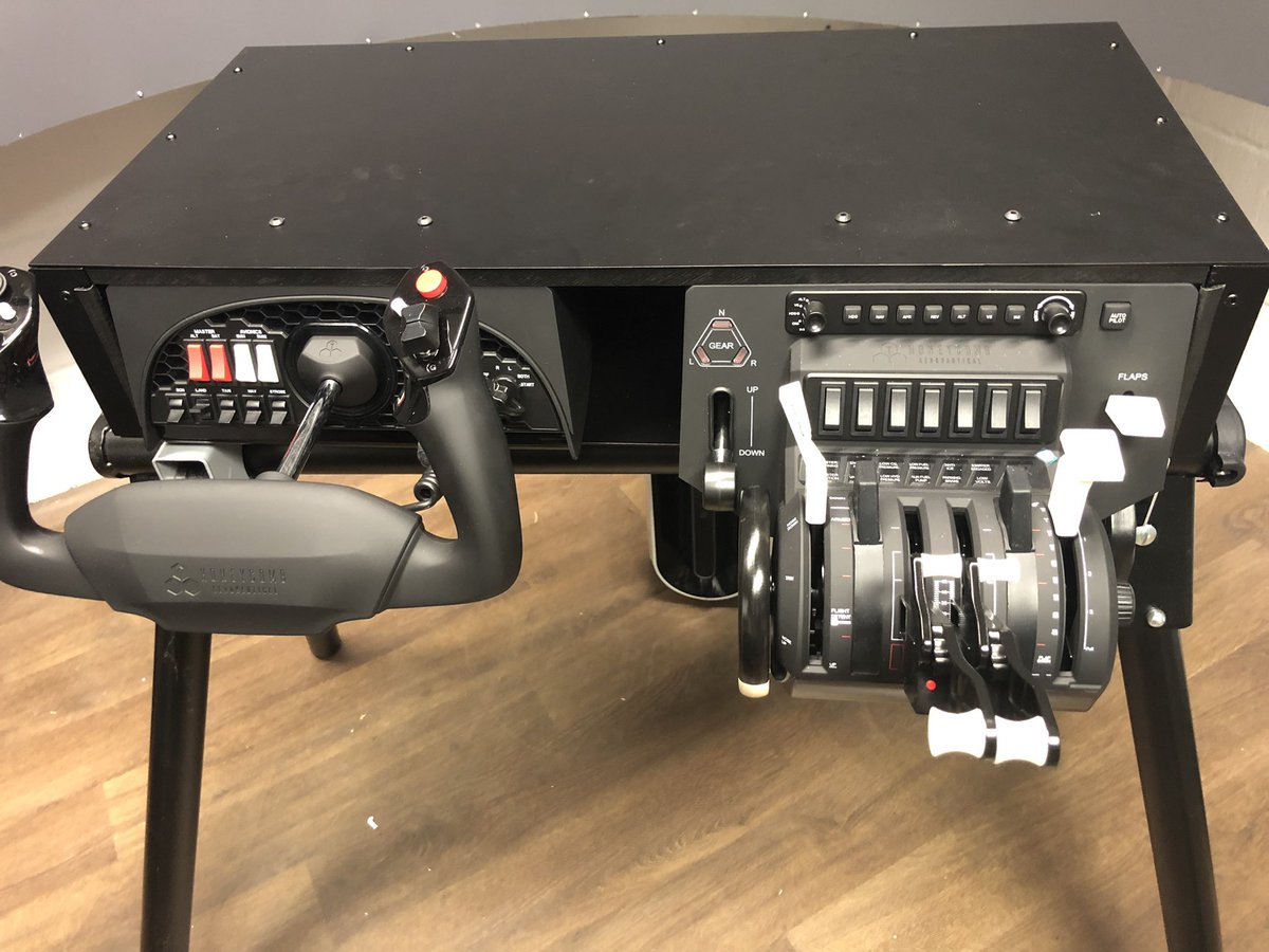 FSimulators's tweet image. Showing our New Honeycomb Flight Console with the addition of our Touchscreen Instrument Panel with programmable rotaries and switches.