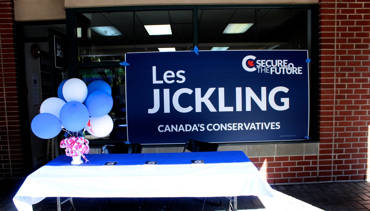 LesJickling's tweet photo. On Monday Canadians across the country will head to the polls. This election represents how we move forward to secure the future for you and your family. Canada’s Conservatives will rebuild our economy and get Canada heading in the right direction. 🇨🇦
#NorthVancouver #elexn44 https://t.co/NwIMXPGWiD