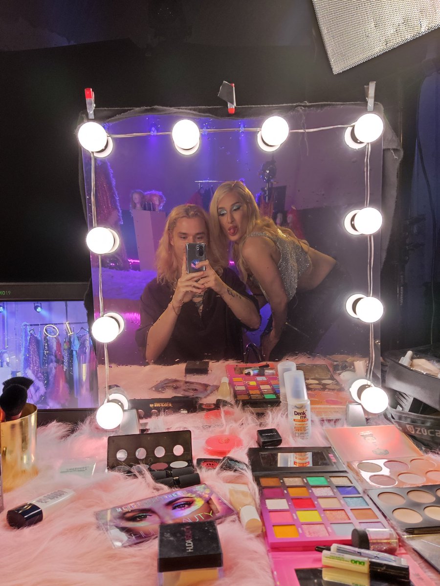 Vlesk's tweet photo. ich werd jetzt komplett umgestyled

#JamieMove @PrimeVideoDE #werbung

📺https://t.co/Yt8gSVl8RC https://t.co/N8sDjc8SpA