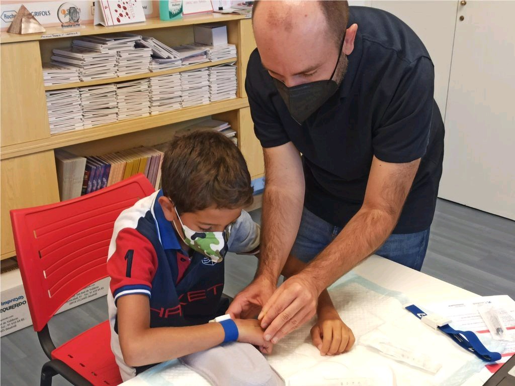 RichardHabis's tweet photo. Proud of my Hero who courageously demonstrated live to hemophilia patients &amp; their caregivers how to self-infuse an IV treatment
A huge THANKS to the remarkable dedication of @hemofiliamadrid, @HemostasiaHulp
Gracias @FMontemadrid @caixabank
https://t.co/AduZwaOeWL https://t.co/Ybon5tNvEf