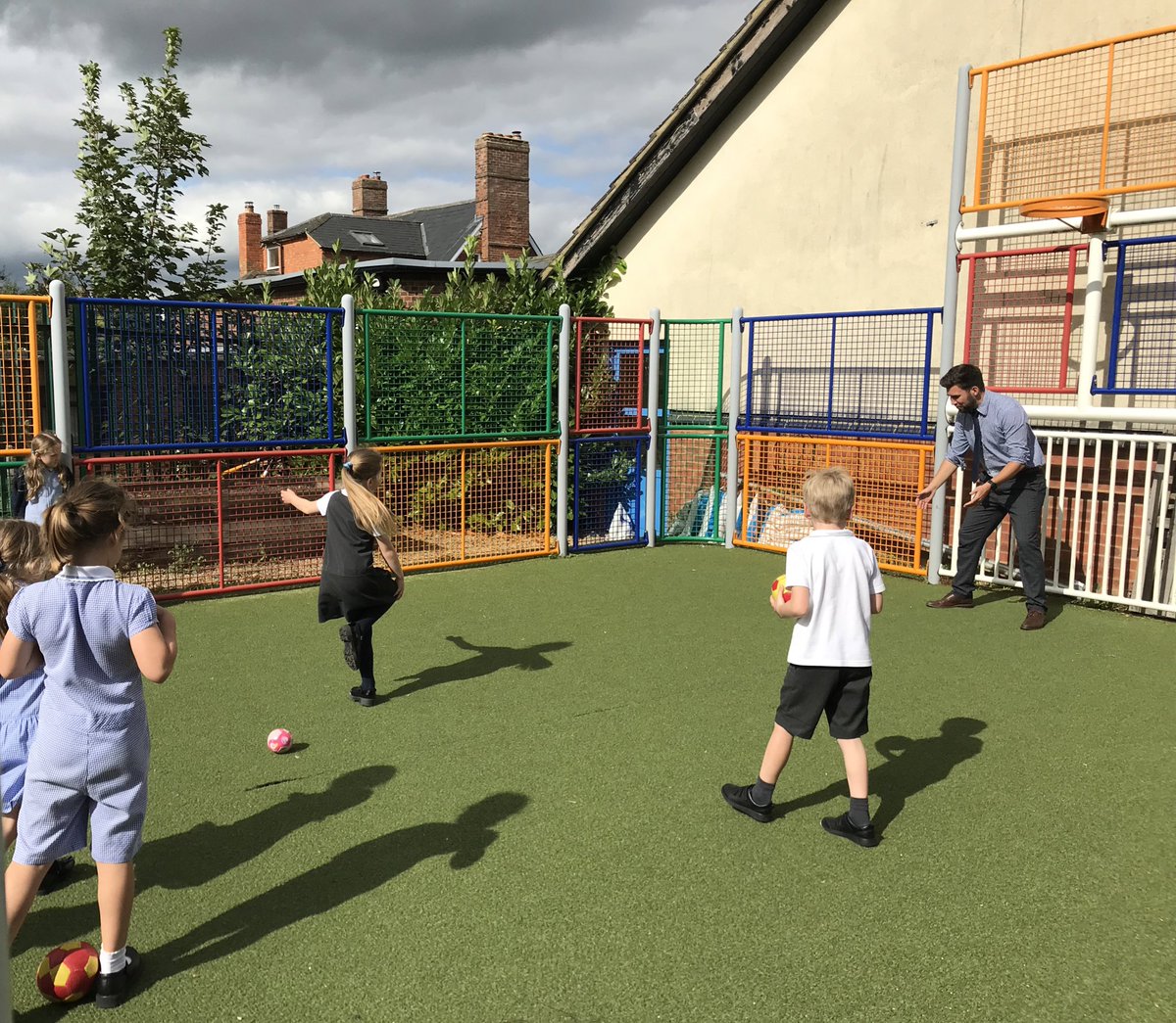 GuilsboroughPri's tweet image. Project Friday has started again 👏🏼👏🏼👏🏼🙌🏻 We are very excited to be learning about ‘Little People, Big Dreams’….. Ask you child about the inspirational people they have been learning about this afternoon! #achievingmoretogether #inspirational #projectfriday