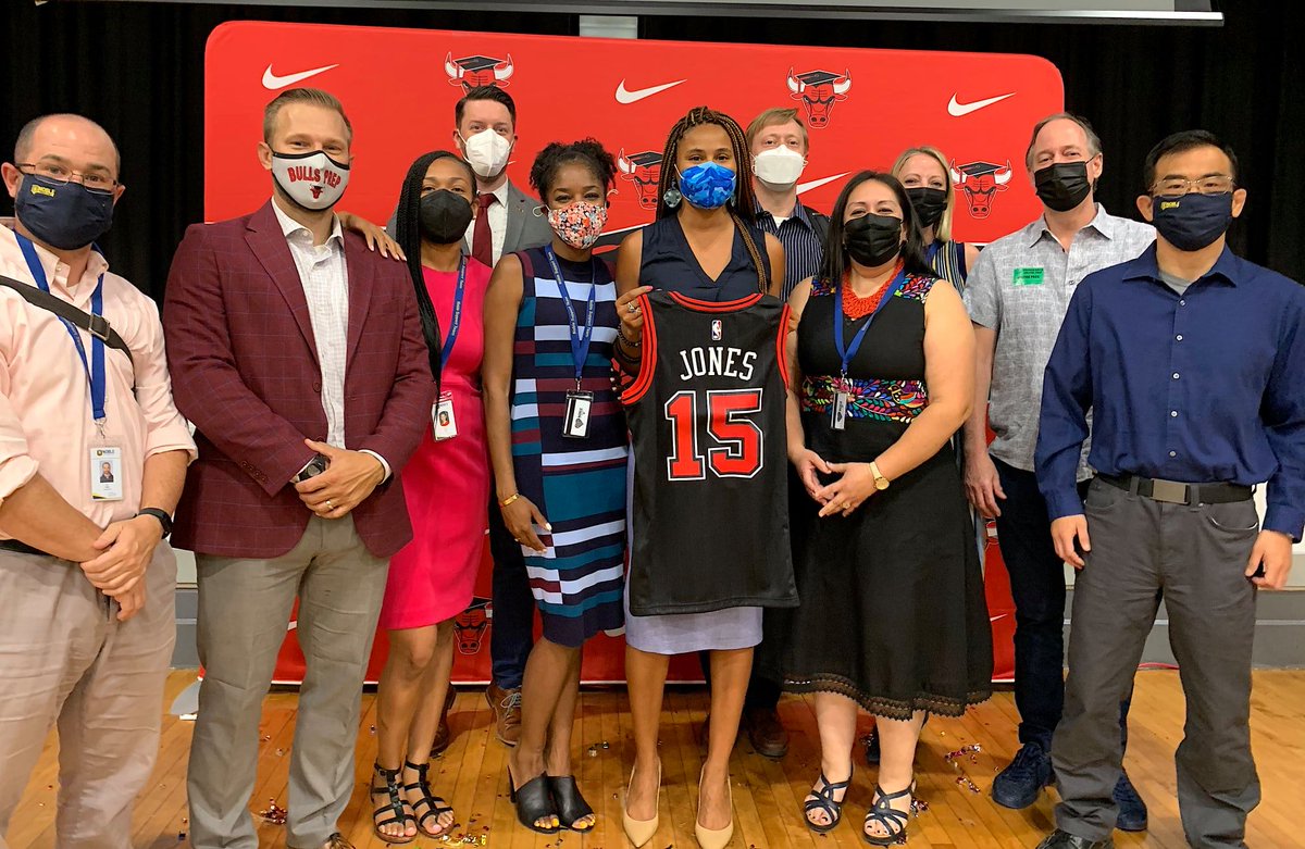 MLTOrg's tweet photo. Congratulations to #MLTAlum Constance Jones! @ChicagoBulls surprised her with the MLK Legacy Honoree award for recognition of being a civic leader in Chicago. Thank you, Constance, for your leadership and work with @BeNobleSchools. #MLTProud! https://t.co/IjNBfBRZJq