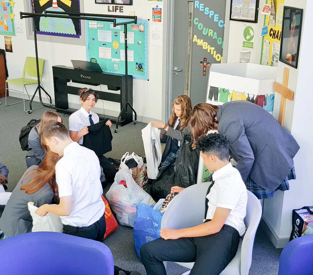 HopeChaplain's tweet image. Our lovely Y10 @hopeclassof2023 Chaplaincy Team (soon to be the 10:10 Group!) were a great help today, making sure all our donated items for @RobertsRecycle were in bags rather than loose in the box. We&apos;re still collecting clothes if you&apos;re having a clear out! 😊 #RecycleTextiles
