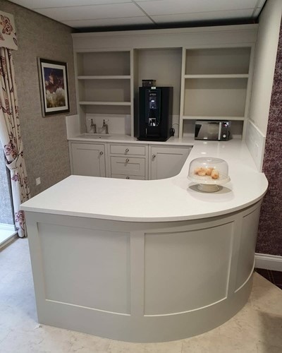 We worked closely with the owners of the lovely Lavender Fields Care Home in Sevenoaks, Kent, to create a luxury kitchen for the visitors of their residents. ⁠bit.ly/3AqBTRi 
#ArborLaneInteriors #bespoketradefurniture #tradekitchens