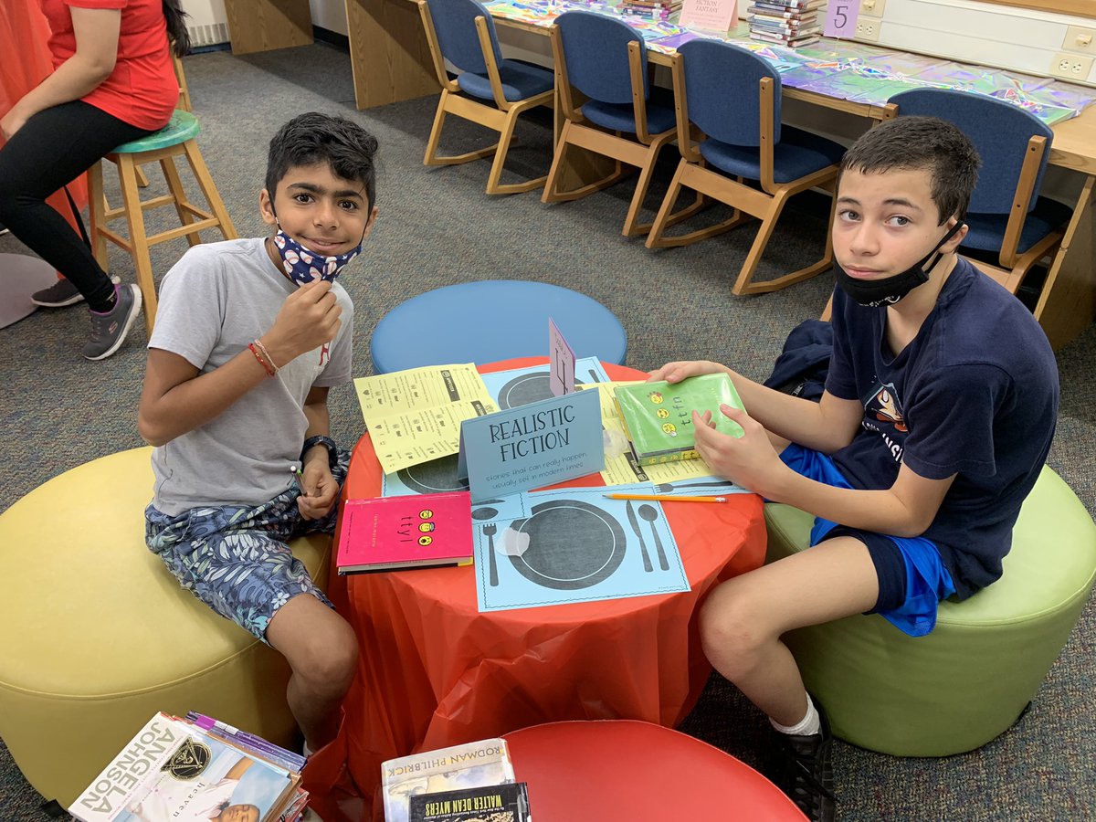BryanDiscala's tweet photo. Loved watching the students “find their perfect match” while speed dating with books at the cafe we set up in the library.  @NHPGladiators https://t.co/UXkNJZ7t0j