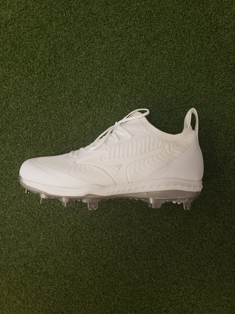 Mizuno has come out with an all white spike. What do you think about it?