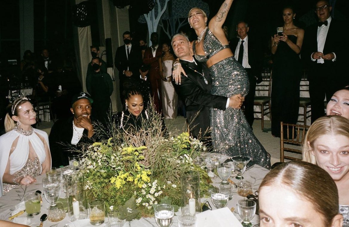holdior's tweet photo. inside the 2021 met gala by daniel arnold https://t.co/Yi7gBwXJqi