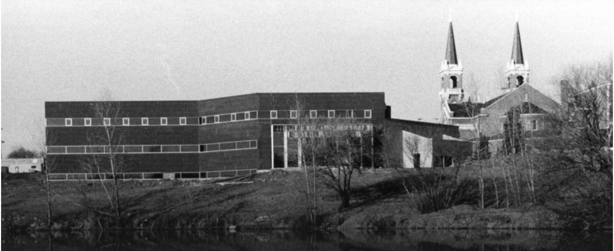 GonzagaU's tweet photo. Today is Gonzaga's #historicfirstday. In 1887, doors opened for the first seven students. This year also marks the Centennial Celebration for the Gonzaga School of Business Administration, which develops professionals for lives of leadership and service for the common good. https://t.co/6FjT25BLR0
