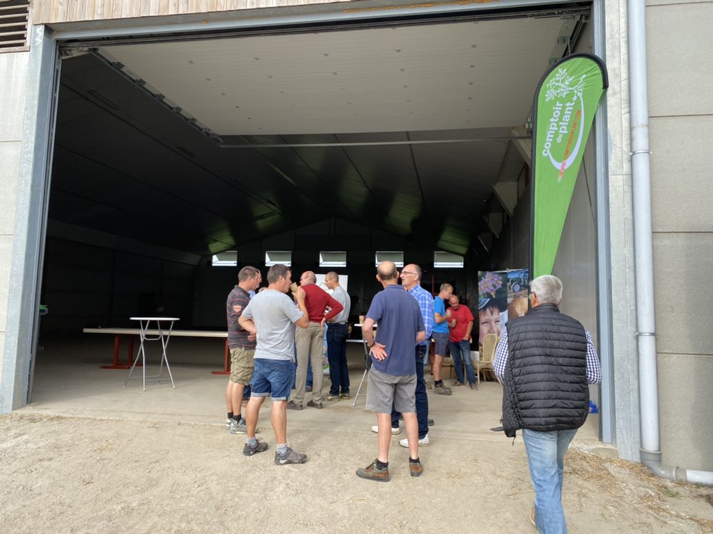 Reunion “bout de champ” de suivi du comportement des variétés spéciales Frites dans les Flandres. Échanges techniques très constructifs avec les producteurs. Satis est celle qui réalise les meilleures performances en quantité et qualité cette année.