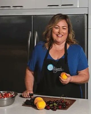 TLFCS's tweet photo. Thank you @AngieQuaale for always supporting us and your help on the #mayorsgala committee #tlfcs #langleygives Raising funds for #langleyhospice and our #snackprogram #makingadifference @LangleyHospice @WellSeasoned1 https://t.co/MisFlKf9ft