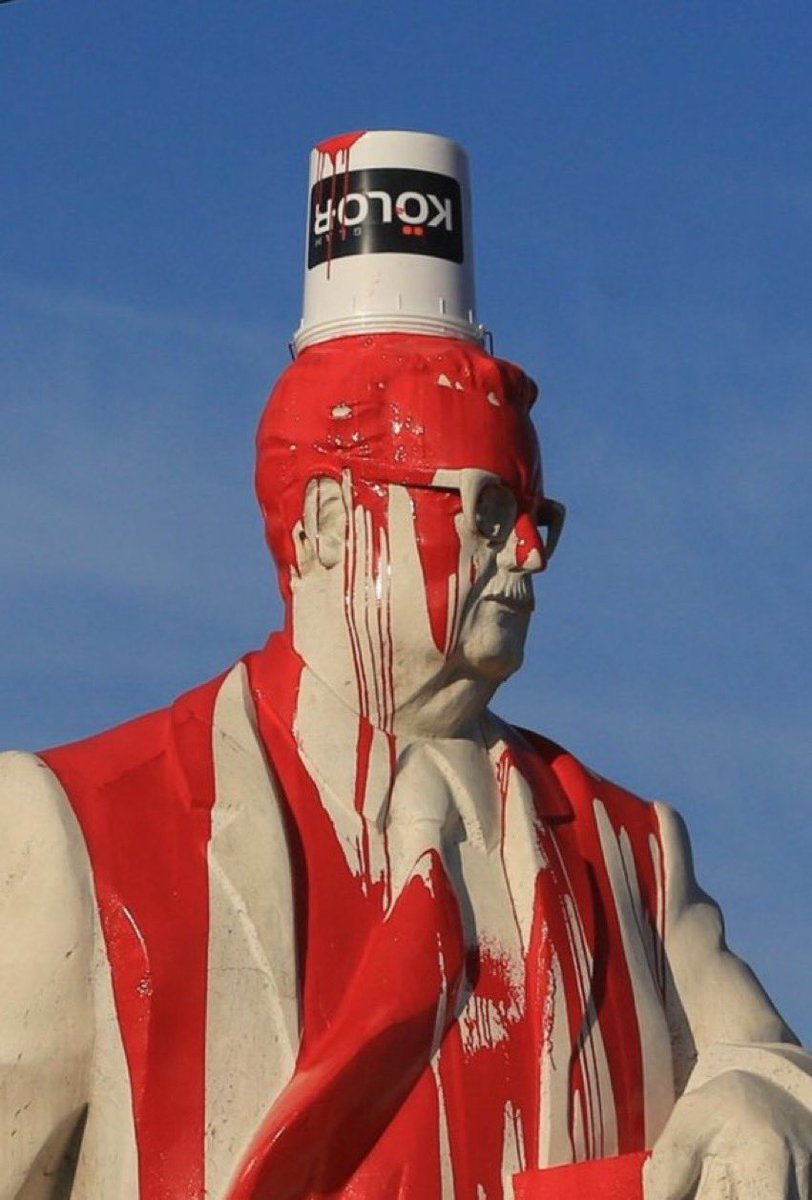 A diferencia de la izquierda, nosotros vamos de frente y condenamos todos los actos de intolerancia y vandalismo en nuestra sociedad.

Cuando lleguemos al Gobierno, no vamos a vandalizar, sino a sacar todas las estatuas que homenajean a Allende, por el grave daño que hizo a Chile