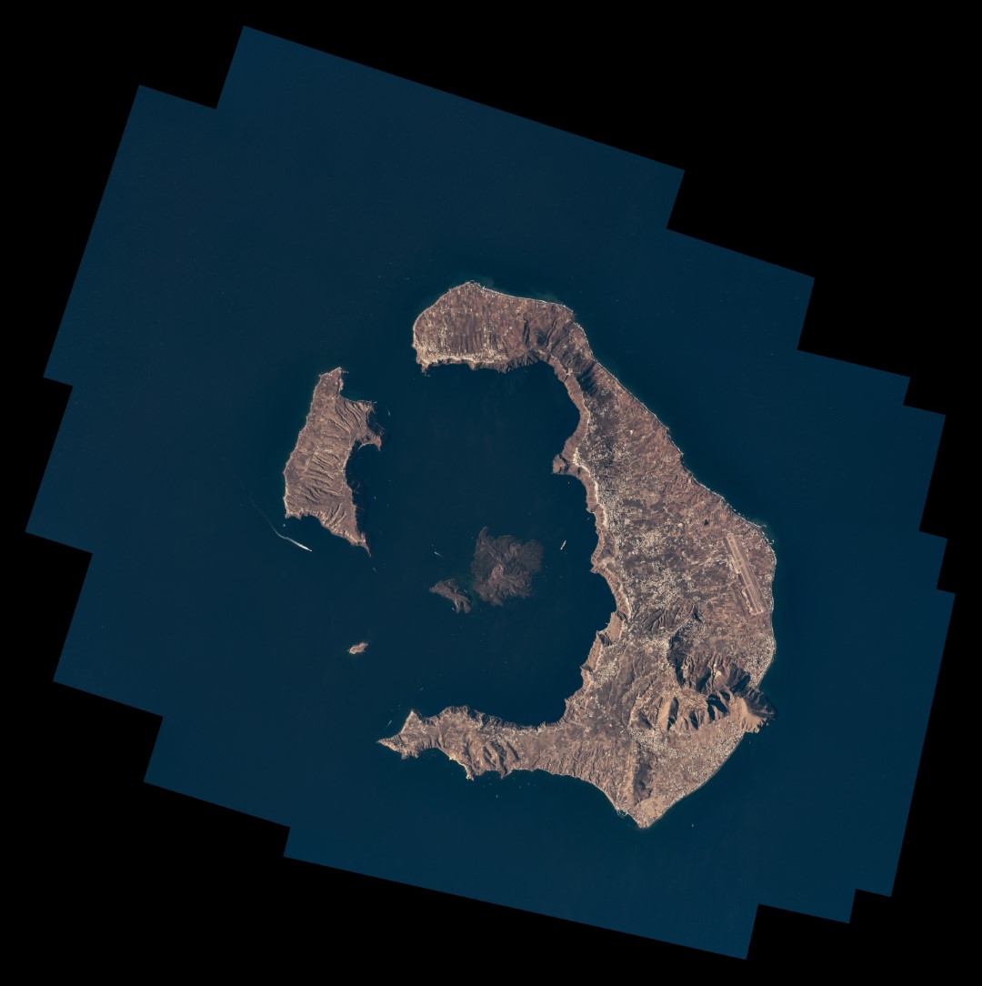 Thom_astro's tweet photo. Vu d’ici, on pourrait croire que Santorin va avaler Néa Kaméni et les îles environnantes ! #VendrediVolcan https://t.co/RVHE0wLZGJ
🇬🇷
I love the look of Santorini from space, is it about to swallow the Tholos Naftilos volcano whole? #bigpicture https://t.co/RVHE0wLZGJ https://t.co/RvmZjHzBUU