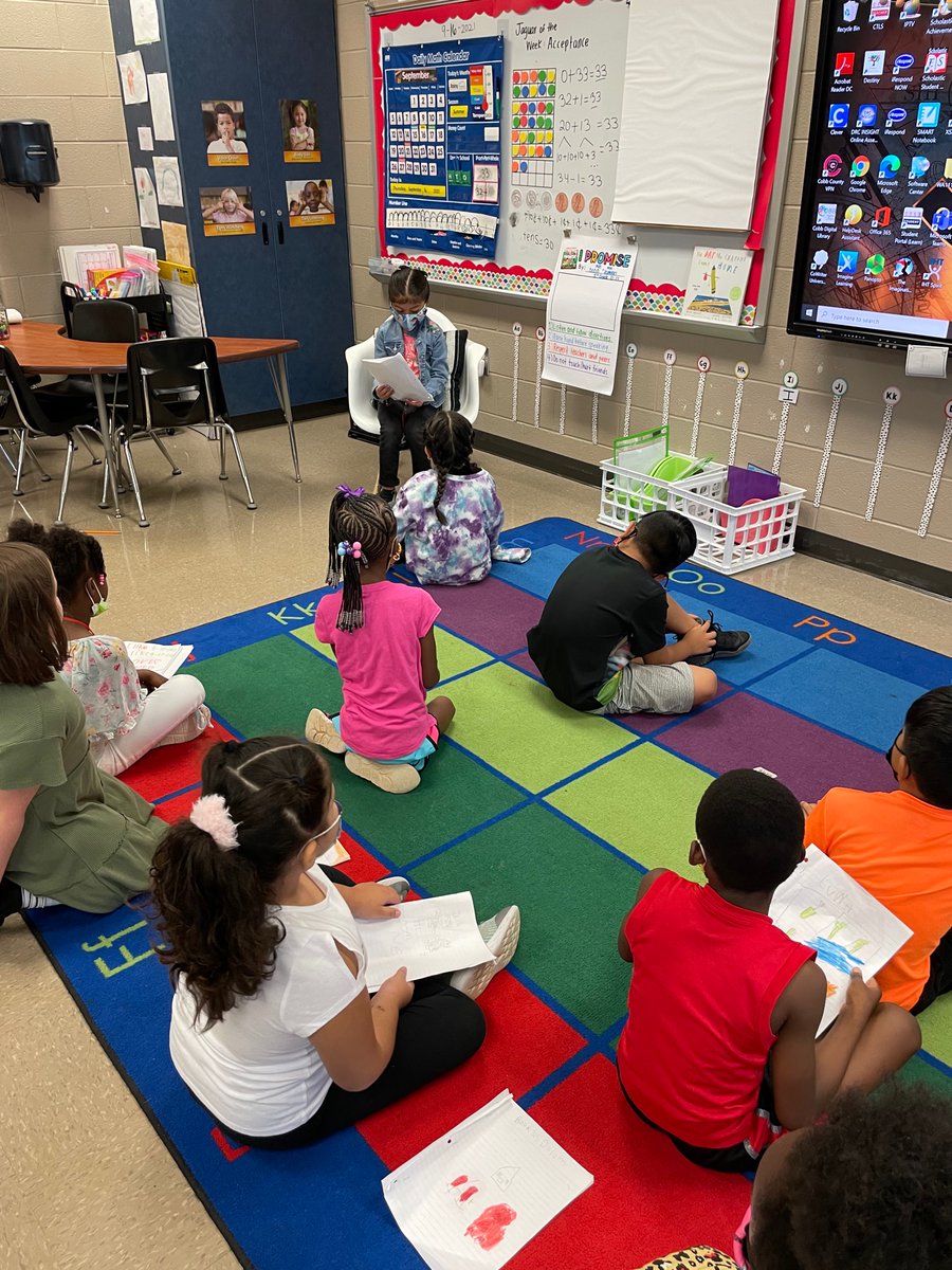 msashtonwillia1's tweet photo. One student got so inspired from journal writing that he created his own story! @ekmommy came up with the idea to introduce him as our new author! He got to read his book to the class and it has inspired so many in our class to write their own books!! Look at them🥰 @MabletonES https://t.co/fpJzZtzw1Q