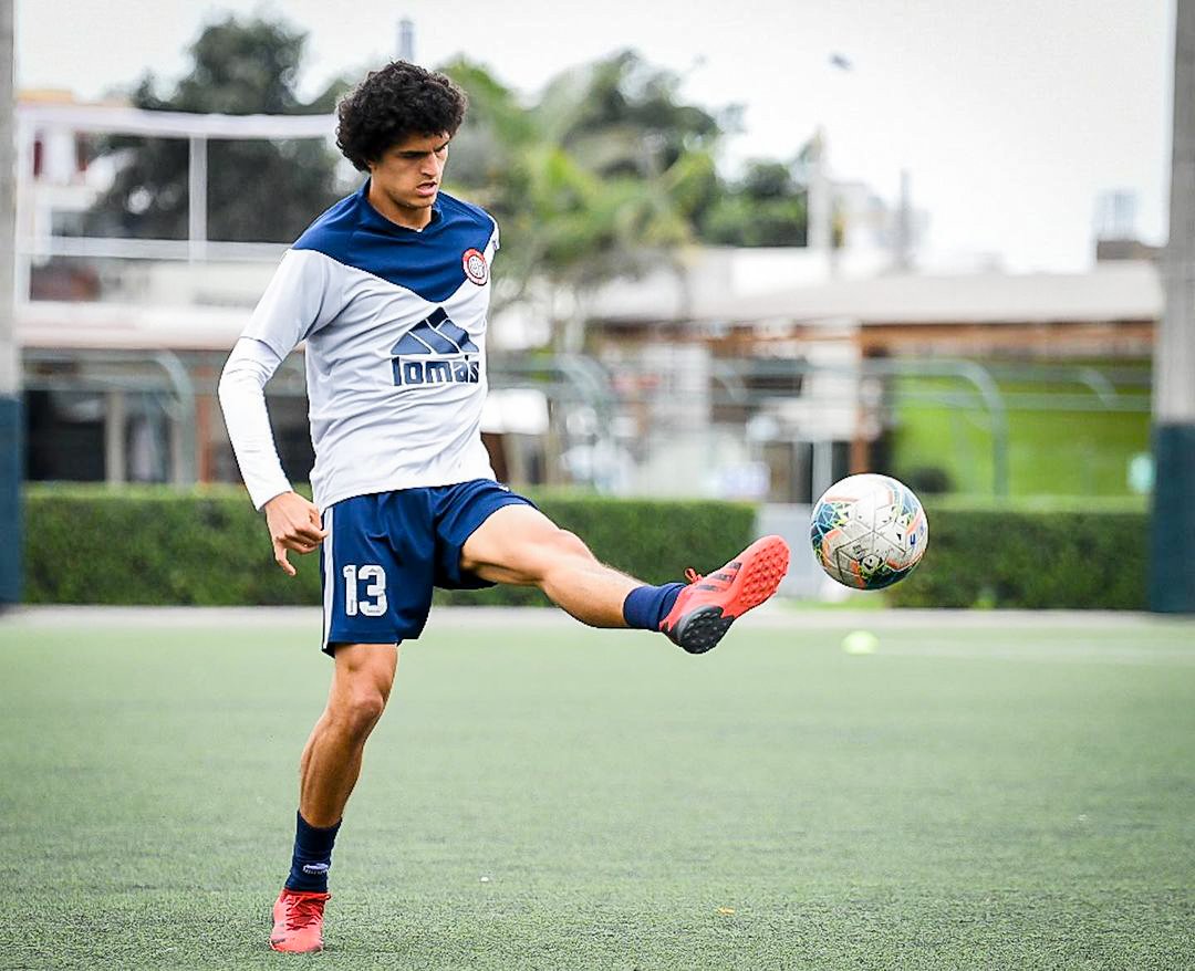 FranzSchmidtS4's tweet photo. En la vida hay tiempo para todo, menos para rendirse 💪⚽. #FS13 
.
.
.
📷 Unión Huaral
#UniónHuaral #soccerplayer #entrenamiento https://t.co/JN4gFg27im