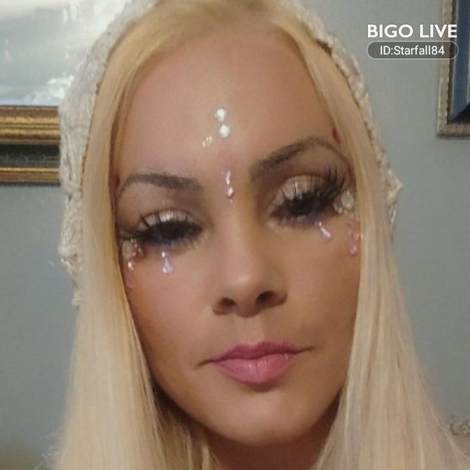 Come to chat in 🌚StArFaLl🌟✨🦉's LIVE room and earn bonus! New users fill in my invitation code 471947716