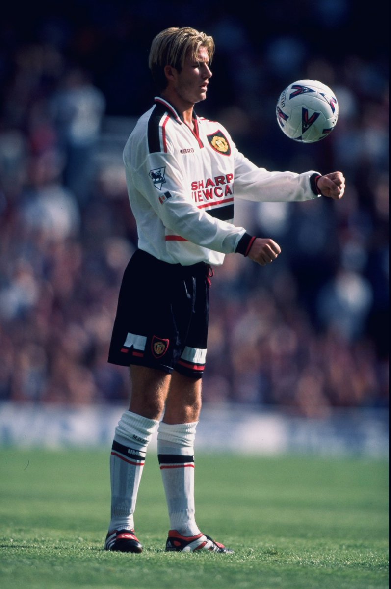 Becks in the 90s at Upton Park 📸

#MUFC | #PhotoOfTheDay