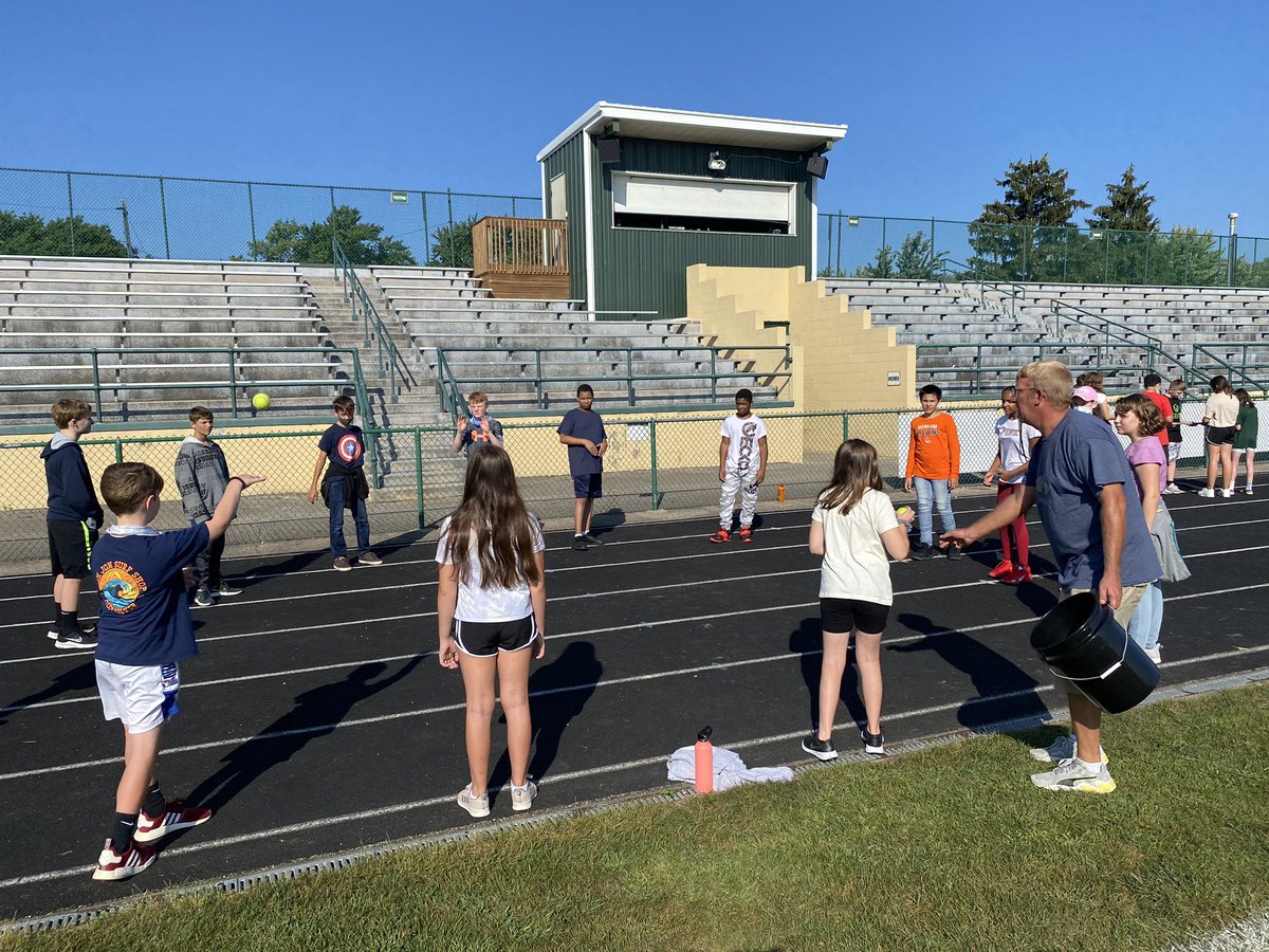 ClaggettMCS's tweet photo. Team Day was a success! @MCScomm1 #teaming https://t.co/2v4HAOPAqK