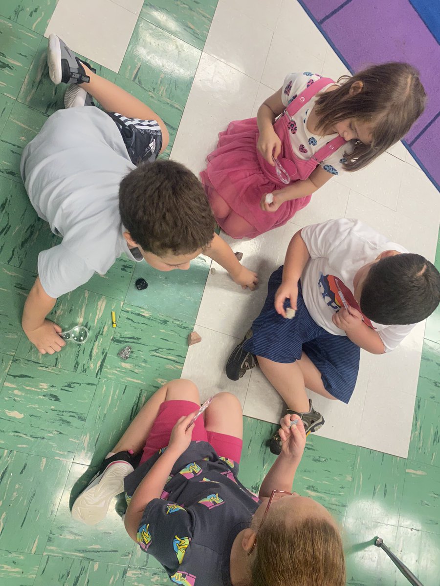 future geologists in the making! we love science ☺️ <a href="/NorthwestRISD/">Northwest RI Schools</a> <a href="/eamotley/">Ernest Motley, EdD</a> #mysci