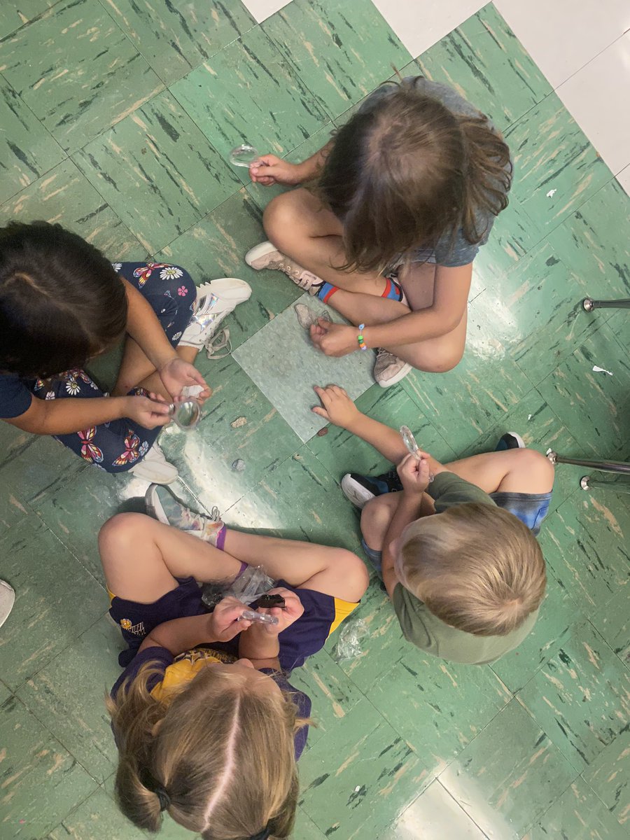 mcgowankdg's tweet photo. future geologists in the making! we love science ☺️ @NorthwestRISD @eamotley #mysci https://t.co/Hk5UAxkIwa