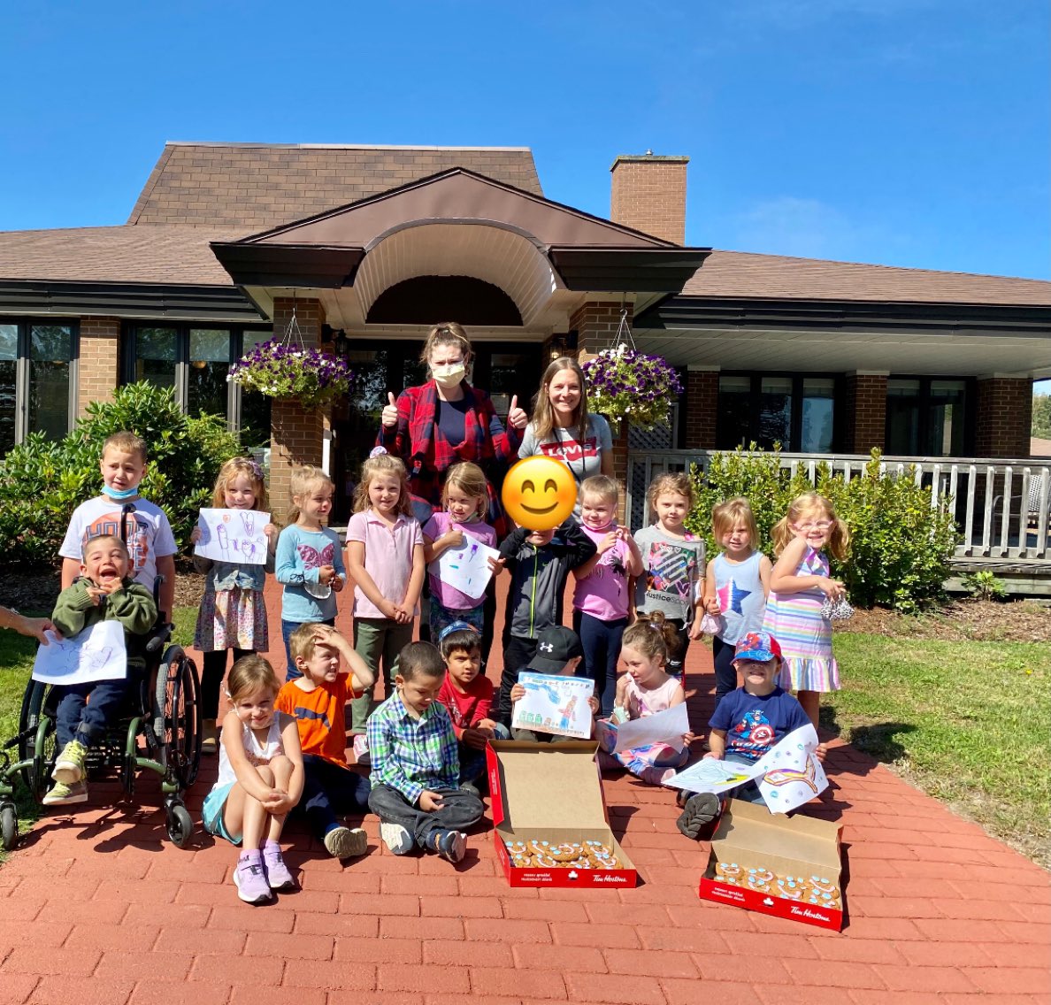 Mrs.Moffitt’s Kindergarten donates Smile cookies to the staff of Passamaquoddy Lodge. Spreading gratitude 😀