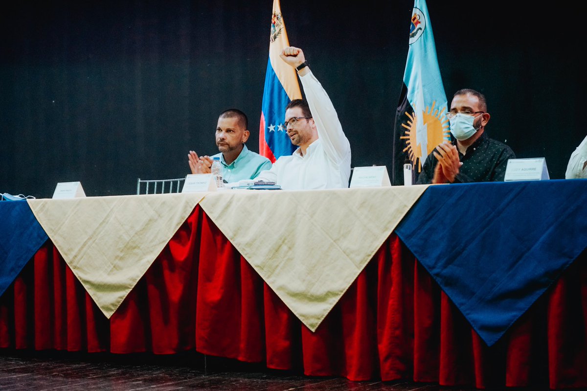 Omar_PrietoPSUV's tweet image. Bienvenido hermano ministro @cesartrompizve Te recibimos con alegría y listos para el trabajo, llenos de compromiso y convicción, para fortalecer la conciencia de nuestra comunidad universitaria con el taller “ Docencia y Liderazgo” en Cabimas.

Para nosotros #CadaZulianoCuenta